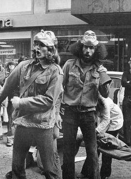 Bienne: Théâtre de rue contre la guerre au Vietnam