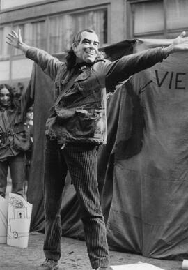 Bienne: Théâtre de rue contre la guerre au Vietnam