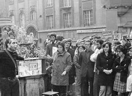 Lausanne: Théâtre de rue contre la guerre au Vietnam
