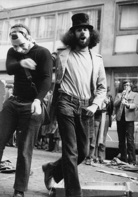 Bienne: Théâtre de rue contre la guerre au Vietnam